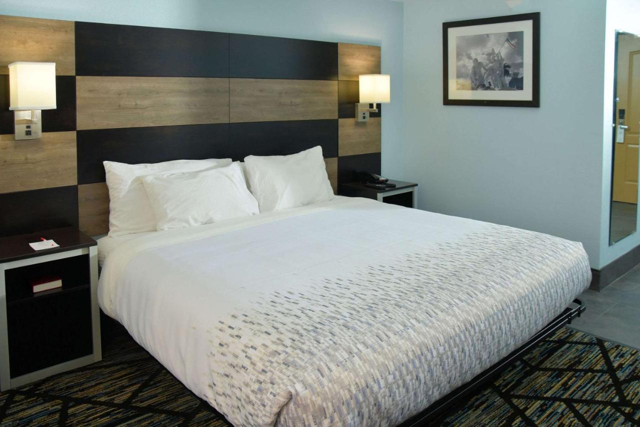 Clarion Pointe Jacksonville Near Camp Lejeune Екстериор снимка