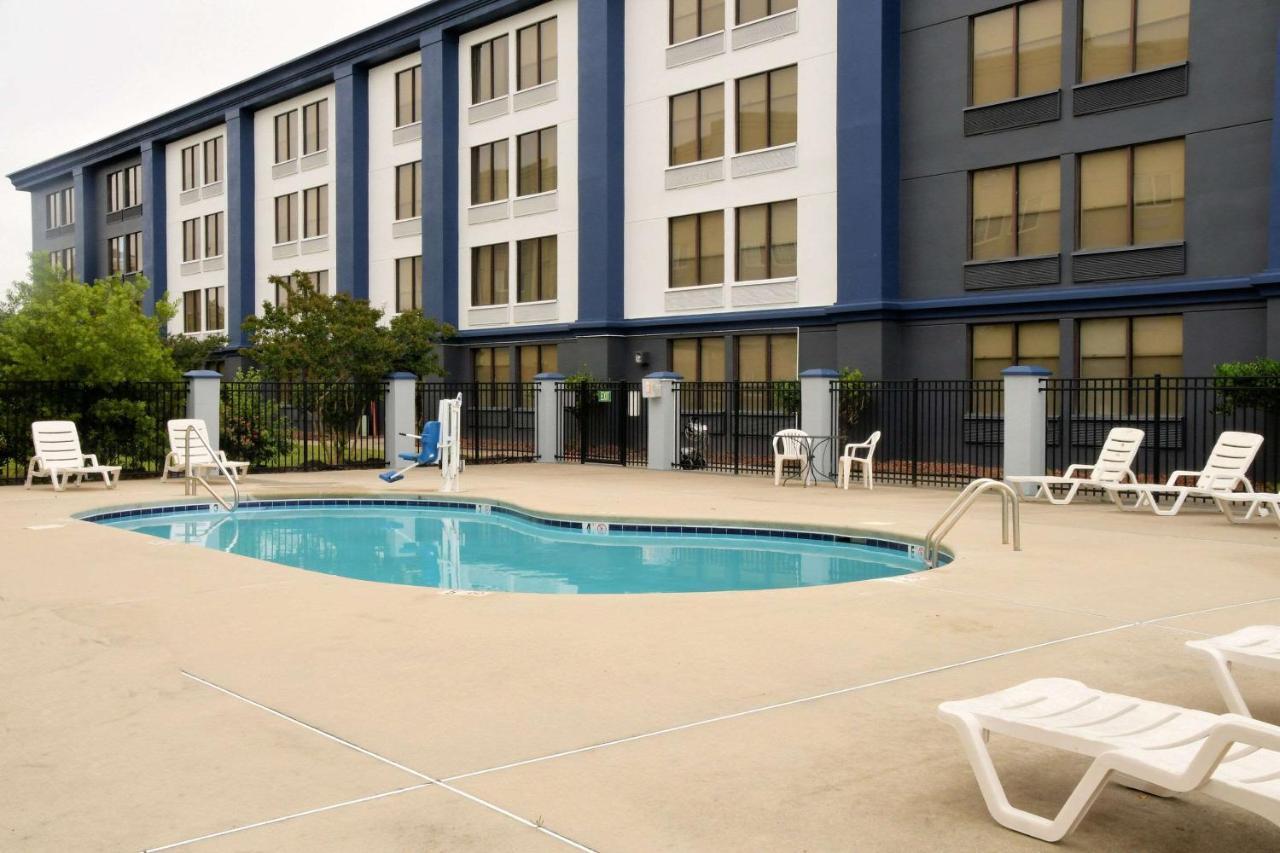 Clarion Pointe Jacksonville Near Camp Lejeune Екстериор снимка